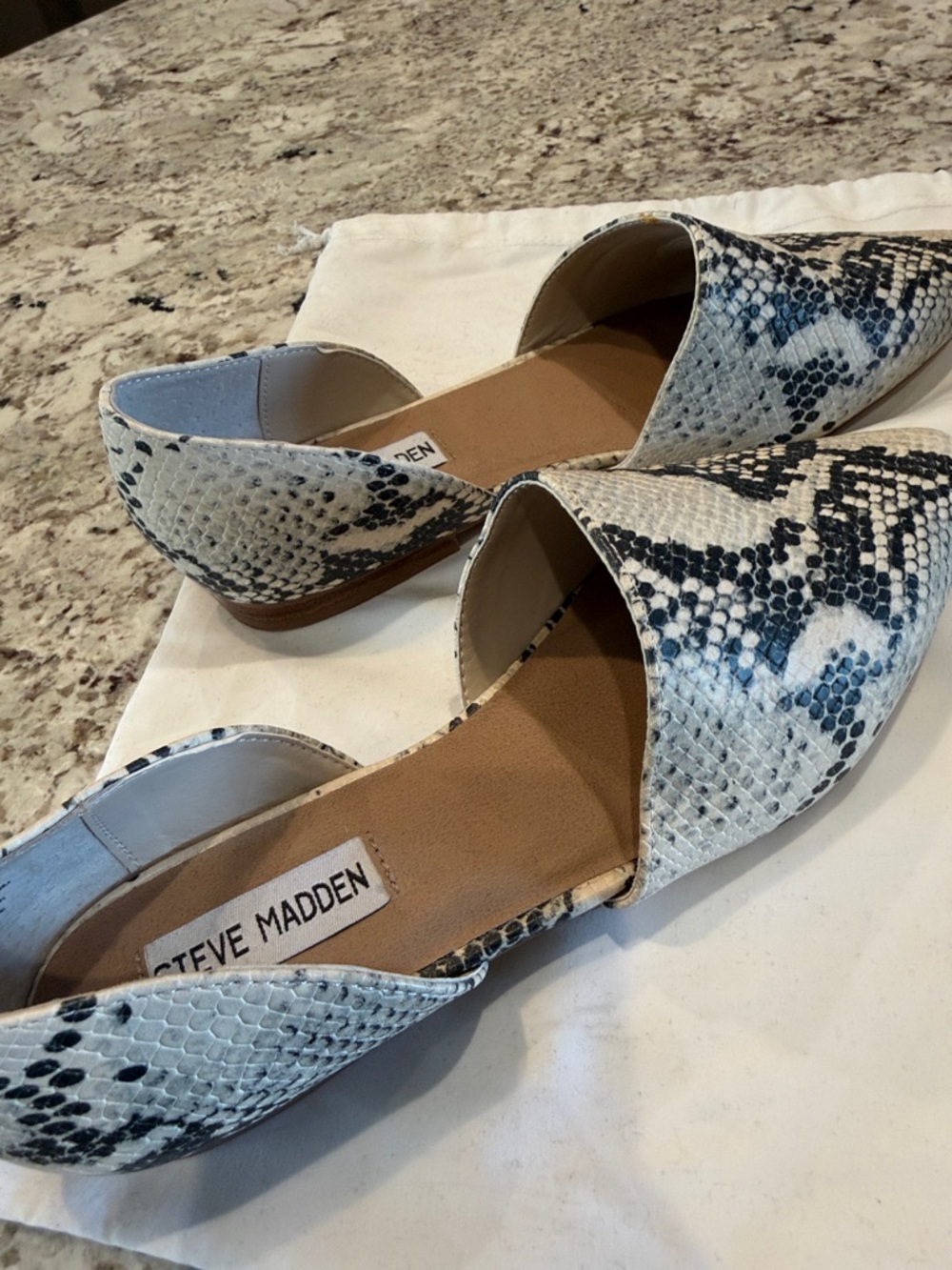NEW Steve Madden Black and White Snakeskin Pointed Flats - Picture 3 of 4